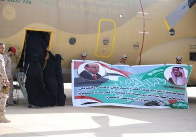 وكيل أول المهرة ورئيس (فينا خير) يستقبلان الدفعة الأولى ويودعان الثانية من المعتمرين (صور)