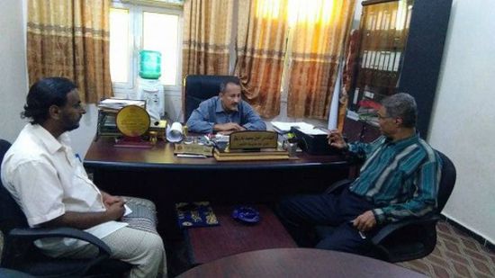 القحوم وبارزيق يبحثان أطر التعاون لتنظيم فعاليات ثقافية في الشحر (صور)