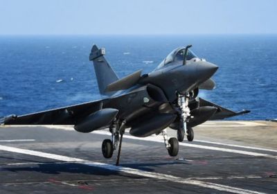 مقاتلات فرنسية تستهدف رتل أسلحة ثقيلة قادماً من ليبيا