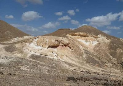 "المساحة الجيولوجية" بحضرموت تُقيّم خام كربونات الكالسيوم بالديس الشرقية 