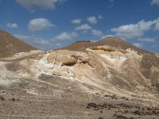 "المساحة الجيولوجية" بحضرموت تُقيّم خام كربونات الكالسيوم بالديس الشرقية 