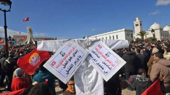 تونس.. المعلمون يتظاهرون والطلاب يتخوفون من خسارة السنة الدراسية