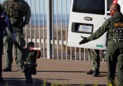 "البنتاجون" ينقل 250 جنديًا لحدود تكساس كاستجابة لقافلة المهاجرين