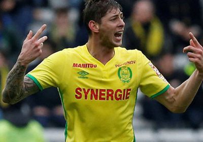 انتشال الجثة العالقة في طائرة "سالا"