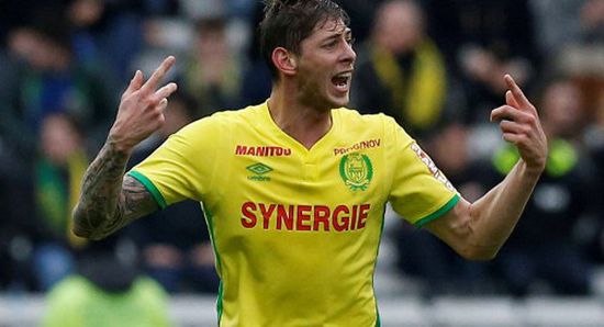 انتشال الجثة العالقة في طائرة "سالا"