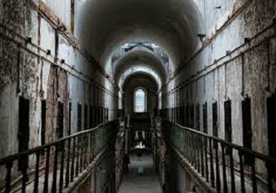 سجون الإصلاح السرية في تعز.. مقرات آمنة لتصفية المعارضين جسديًا