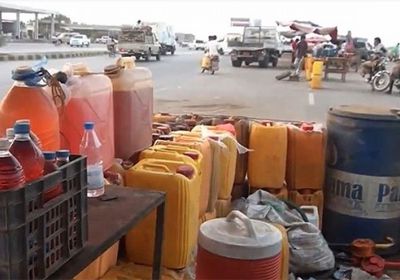 التجارة الحرام.. الإصلاح يسهل بيع المشتقات النفطية في أسواق الحوثي السوداء