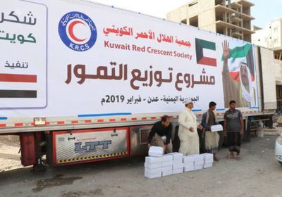 الهلال الأحمر الكويتي يوزع 100 طن مساعدات إنسانية باليمن