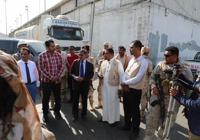 شاهد.. لقطات من زيارة البحسني لميناء المكلا