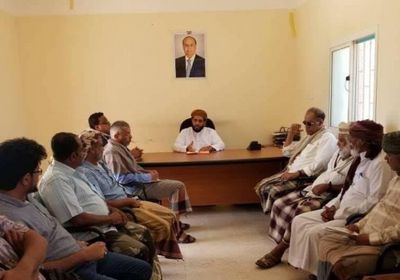 اجتماع ثلاثي بحصوين في المهرة لمناقشة ربط المديرية بالخط الدولي.. (صور)