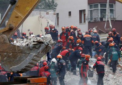 ارتفاع حصيلة ضحايا انهيار مبنى في اسطنبول إلى 14 قتيلا