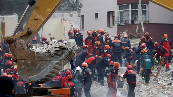 ارتفاع حصيلة ضحايا انهيار مبنى في اسطنبول إلى 14 قتيلا