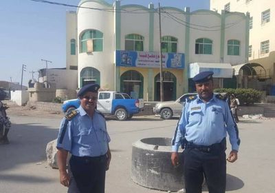 مدير عام شرطة السير بالمهرة يطلع على حملات التوعية المرورية بمديرية الغيضة 