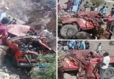 مصرع شخصين وإصابة 2 آخرين في انقلاب سيارة بإب