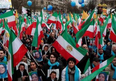 المعارضة الإيرانية تتظاهر بباريس لتغيير النظام الديني بطهران