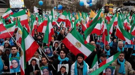 المعارضة الإيرانية تتظاهر بباريس لتغيير النظام الديني بطهران