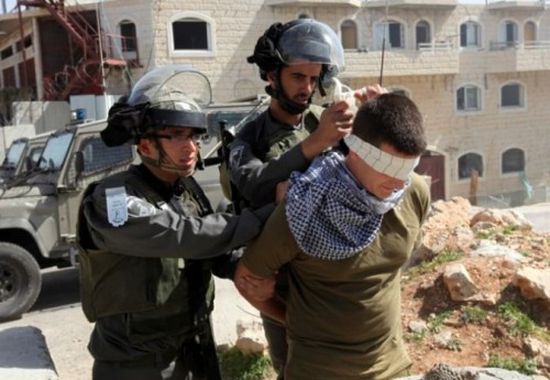 سلطات الاحتلال تعتقل شاباُ فلسطينياً بتهمة الاشتباه في قتل مستوطنة