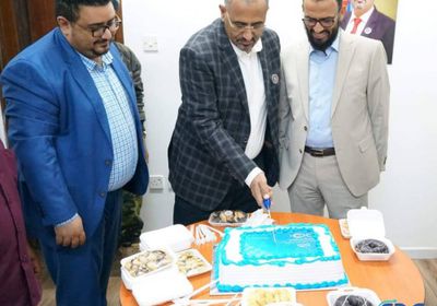 بالصور.. الزبيدي وبن بريك يفتتحان إذاعة خاصة بالجنوب تبث من عدن