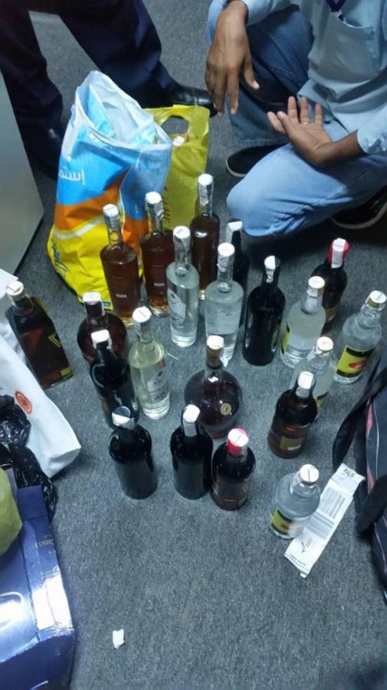 ضبط كمية من الخمور الممنوعة بحقيبة أحد المسافرين بمطار عدن