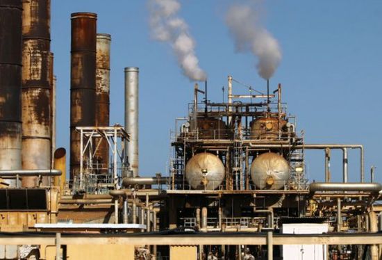 غارات جوية تحذيرية للجيش الليبي قرب حقل "الفيل" النفطي