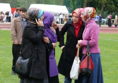 الاعتداء على 3 محجبات في برلين بينهن طفلة