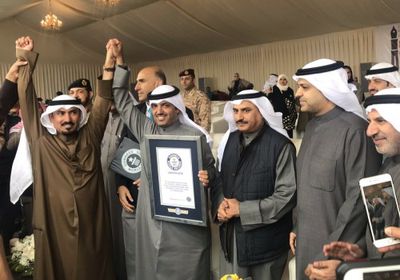 الكويت تدخل موسوعة " غينيس " بأطول علم في العالم
