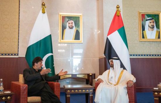 بن زايد يستقبل رئيس الوزراء الباكستاني " صور "