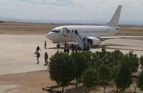 رسمياً.. تدشين أول رحلة تجارية إلى مطار الغيضة منذ مارس 2015
