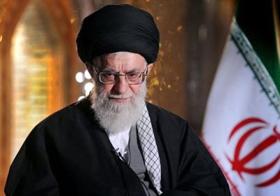 صحفي يُطالب المعارضة الإيرانية بإسقاط نظام الملالي