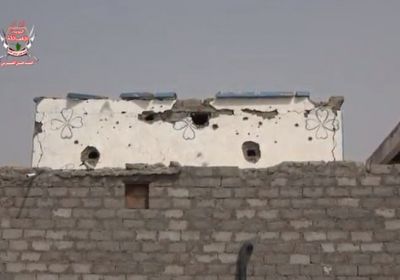 قصف حوثي للمنازل ونزوح جماعي للمواطنين في التحيتا (فيديو)