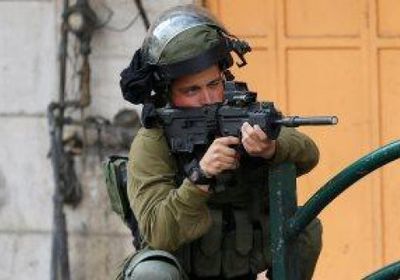 الاحتلال الإسرائيلي يطلق الغاز والرصاص الحي على الشباب الفلسطيني