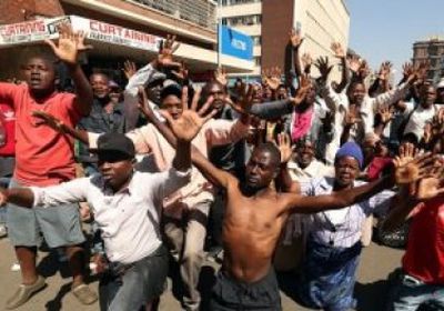 معلمو زيمبابوى يعلقون إضراباههم العام وسط تحذيرات للحكومة 