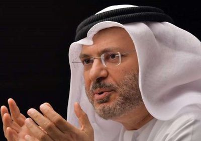 قرقاش مُشيدًا بــ تركي الفيصل: يملك خبرة وفكر وحضور كبير