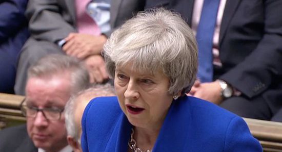 رئيسة وزراء بريطانيا تستعد للرحيل الصيف القادم