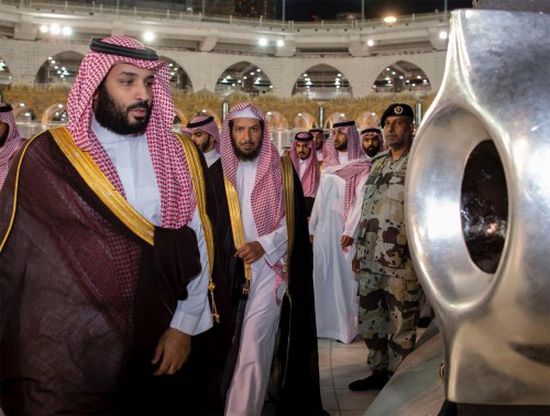 الأمير محمد بن سلمان يتفقد مشروع التوسعة بالحرم المكي ويتفقد الكعبة (صور)