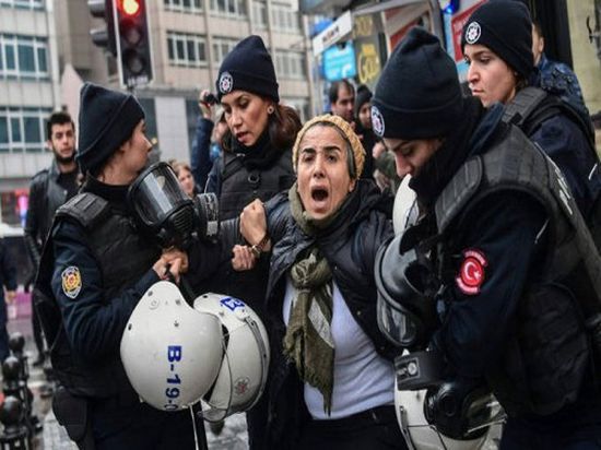 أردوغان يعتقل ما يزيد عن 1100 شخصاً لصلتهم بـ"جولن"