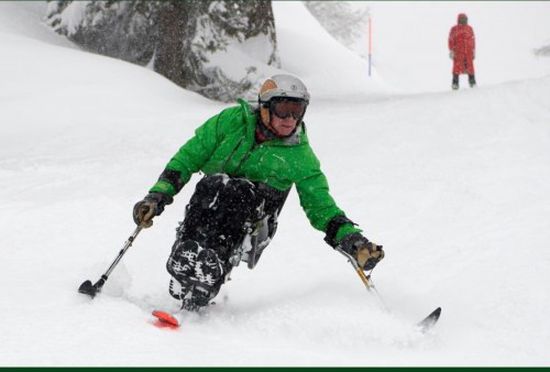 صحفي بريطاني يتحدى الإعاقة التي سببها له الإرهاب الأعمى