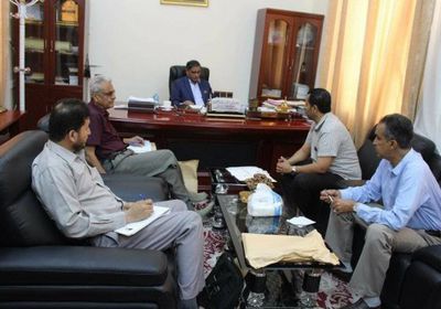 إقرار مشروع جسر امبيخة بالمكلا واستكمال إجراءات مشاريع أخرى 