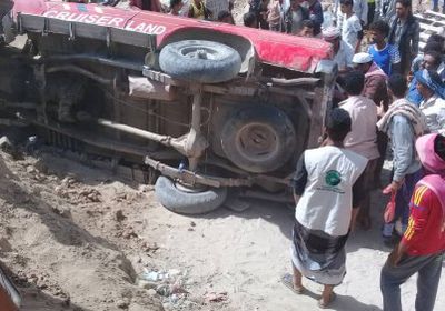 انقلاب سيارة في منطقة يافع بمحافظة أبين