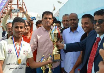 اختتام بطولة السباحة المدرسية بمديرتي صيرة وخور مكسر بعدن