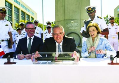 أستراليا توقع عقدا لشراء غواصات حربية من فرنسا