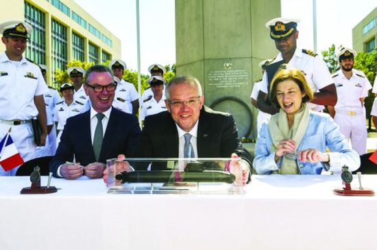 أستراليا توقع عقدا لشراء غواصات حربية من فرنسا