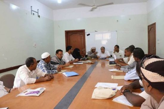 مدير عام المكلا يناقش مع منظمة "إنترسوس" أحوال اللاجئين