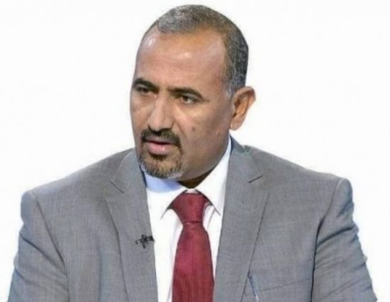 رئيس المجلس الانتقالي  يُعزي الدكتور معين عبدالملك في وفاة والده