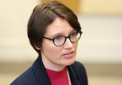 كنغ تُطالب بمواصلة الجهود لحل أزمة اليمن سياسيًا.. (فيديو)