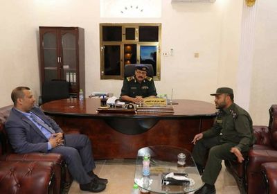 مدير أمن حضرموت يناقش تنفيذ المشاريع الموكلة للمؤسسة الاقتصادية