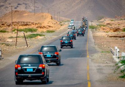 شاهد بالصور وصول موكب قيادات المجلس الانتقالي الى مدينة المكلا بحضرموت