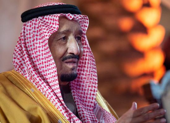 بعد تدشينه لمشاريع الرياض.. صور الملك سلمان تجتاح تويتر