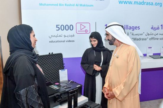 بن راشد يطلق منصة " مدرسة " في ألف قرية عربية لا تتصل بالإنترنت (صور)