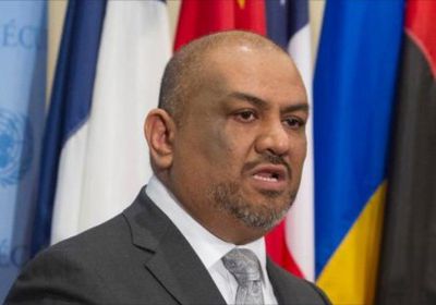 اليماني يُثير الجدل في مؤتمر وارسو بسبب صورة